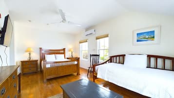 Room 4: Queen bed, twin day bed, private bath | Iron/ironing board, bed sheets