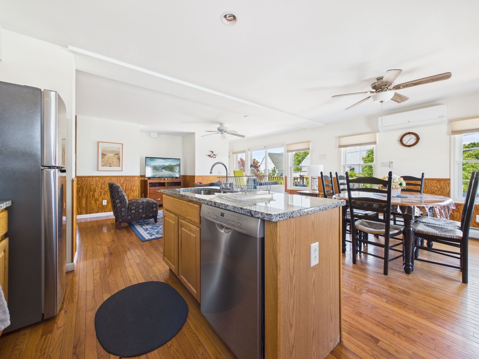 Apartment 1: 2 Bedroom, 1 Bath, Sleeps 6 | Living area