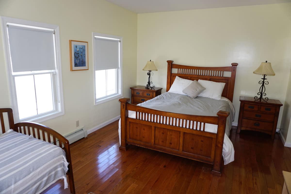 Room 4: Queen bed, twin day bed, private bath | 1 bedroom, iron/ironing board, bed sheets