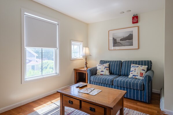 Room 3: Queen bed, queen pullout, private bath | Iron/ironing board, bed sheets