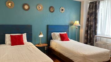 Kahden hengen standard-huone (yksi tai kaksi sänkyä), 2 yhden hengen sänkyä, keittiö | Untuvapeitot, minibaari, silitysrauta/-lauta, ilmainen Wi-Fi