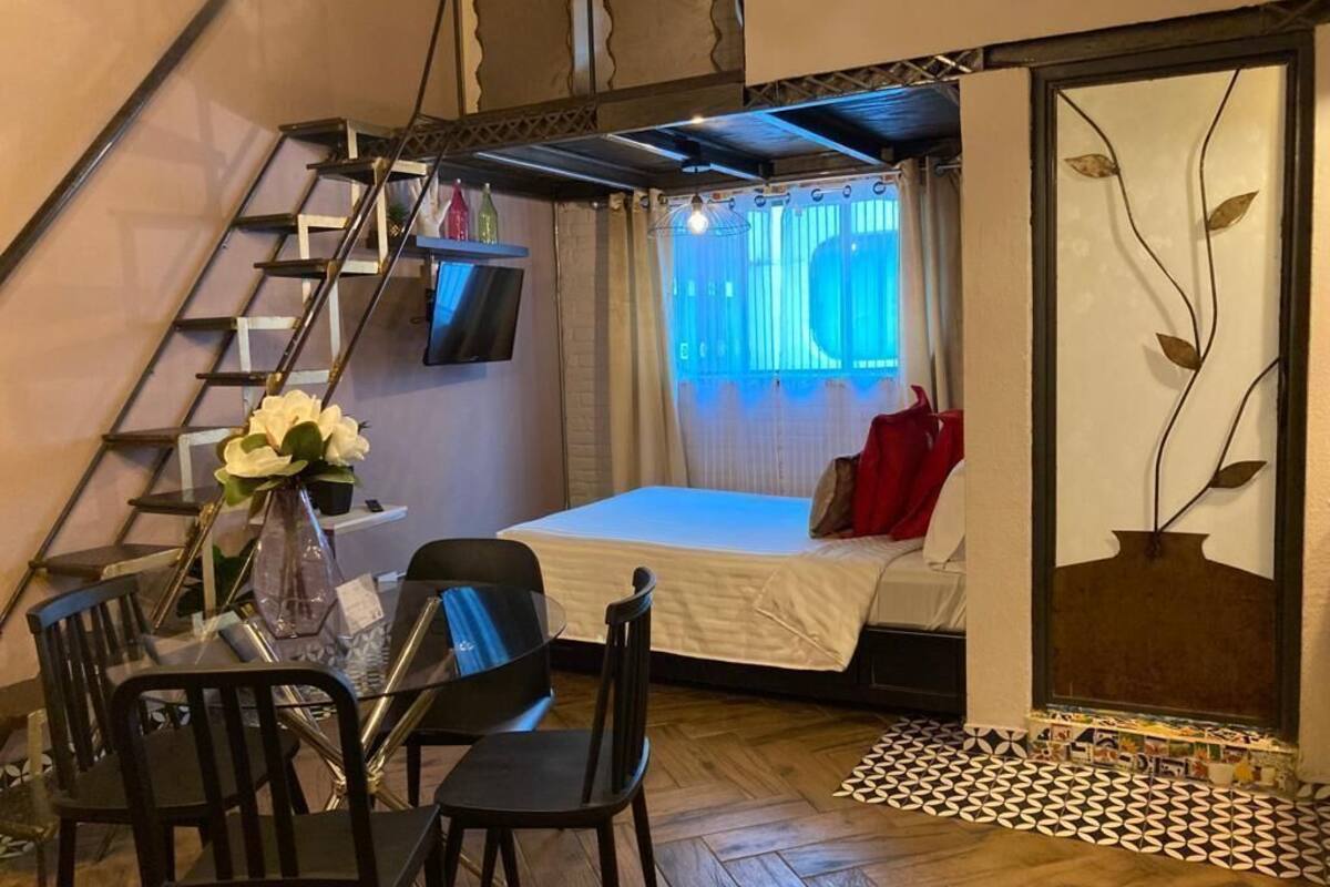 Edredón, minibar, tabla de planchar con plancha y wifi gratis