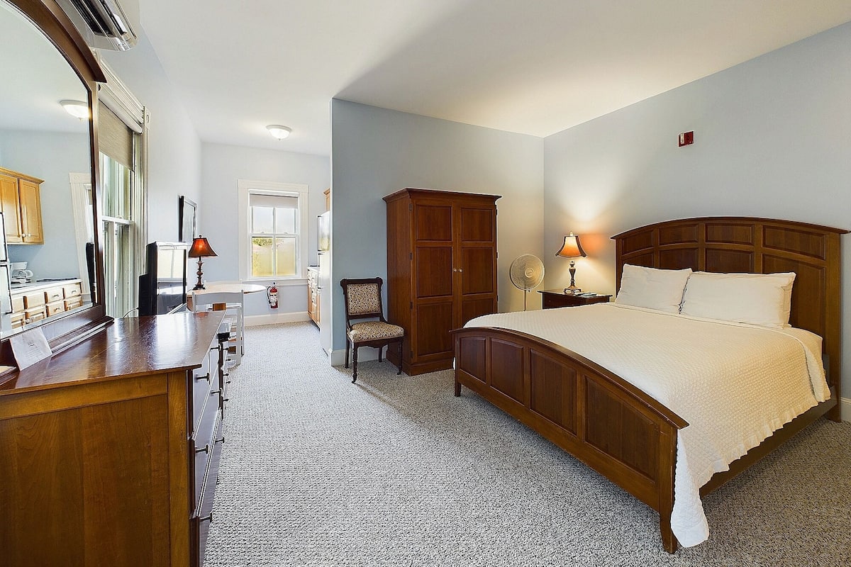 Zimmer (Phoebe Ray) | Bügeleisen/Bügelbrett, kostenloses WLAN, Bettwäsche