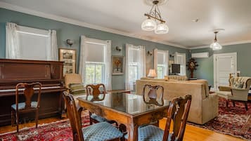 Zimmer (Kathryn Sullivan) | Bügeleisen/Bügelbrett, kostenloses WLAN, Bettwäsche