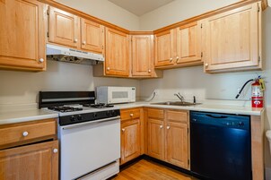 Kathryn Sullivan | Iron/ironing board, free WiFi, bed sheets