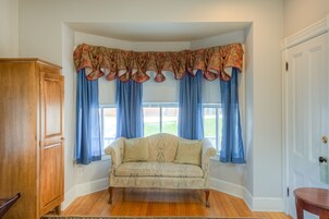 Sophronia Ray | Iron/ironing board, free WiFi, bed sheets