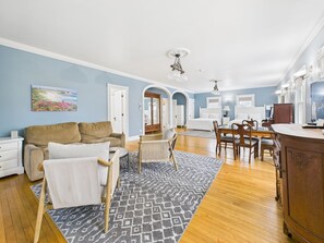 ルーム (Kathryn Sullivan) | アイロン / アイロン台、WiFi (無料)、ベッドシーツ