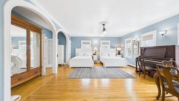 غرفة (Kathryn Sullivan) | مكواة/لوح كي وواي فاي مجانًا وملاءات أسرّة