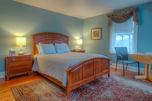 Tabla de planchar con plancha, wifi gratis y ropa de cama 