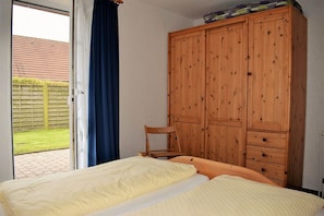 Iron/ironing board, free WiFi, bed sheets - Haus Godewind (Dagebuell)