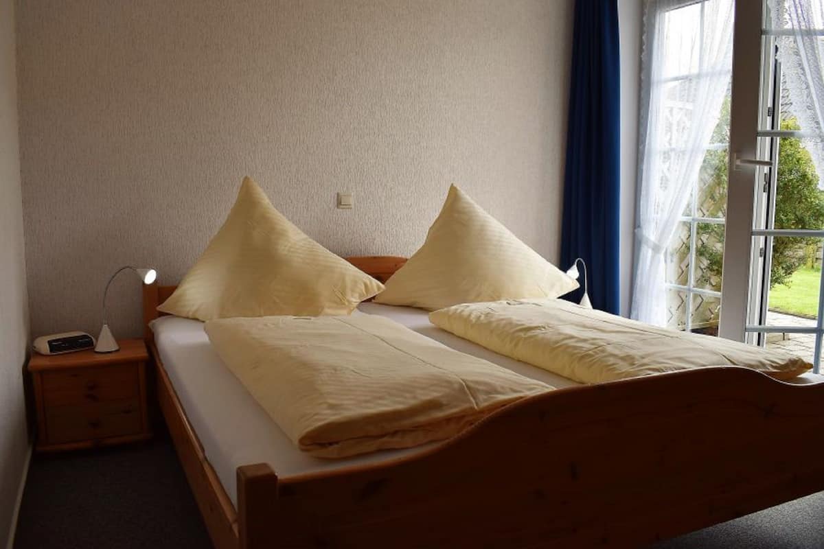 Iron/ironing board, free WiFi, bed sheets