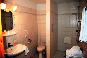 Bathroom - Haus Godewind (Dagebuell)