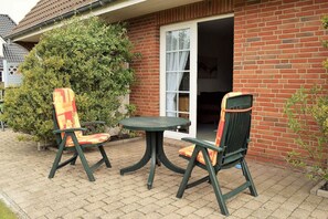 Apartment (Föhr EG.) | Terrace/patio - Haus Godewind (Dagebuell)
