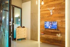 Design Apartment, 1 Bedroom, Patio, Ground Floor | Living area