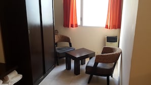 Quarto duplo clássico | Wi-Fi de cortesia, roupa de cama