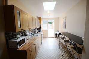 Luxury House, Multiple Bedrooms | Private kitchen
