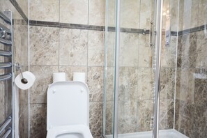 Luxury House, 6 Bedrooms | Bathroom | Towels - London Luxury 7 Bedroom Holiday Let (London)