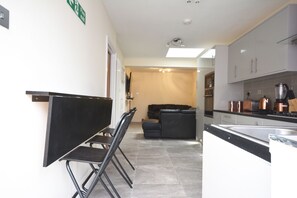 Luxury-Haus, 6 Schlafzimmer | Eigene Küche | Großer Kühlschrank, Mikrowelle, Ofen, Herdplatte
