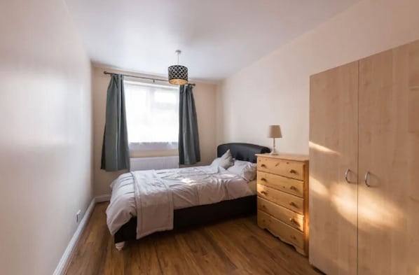 Iron/ironing board, free WiFi, bed sheets