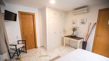 Double Room | 20 bedrooms, desk, cribs/infant beds, free WiFi
