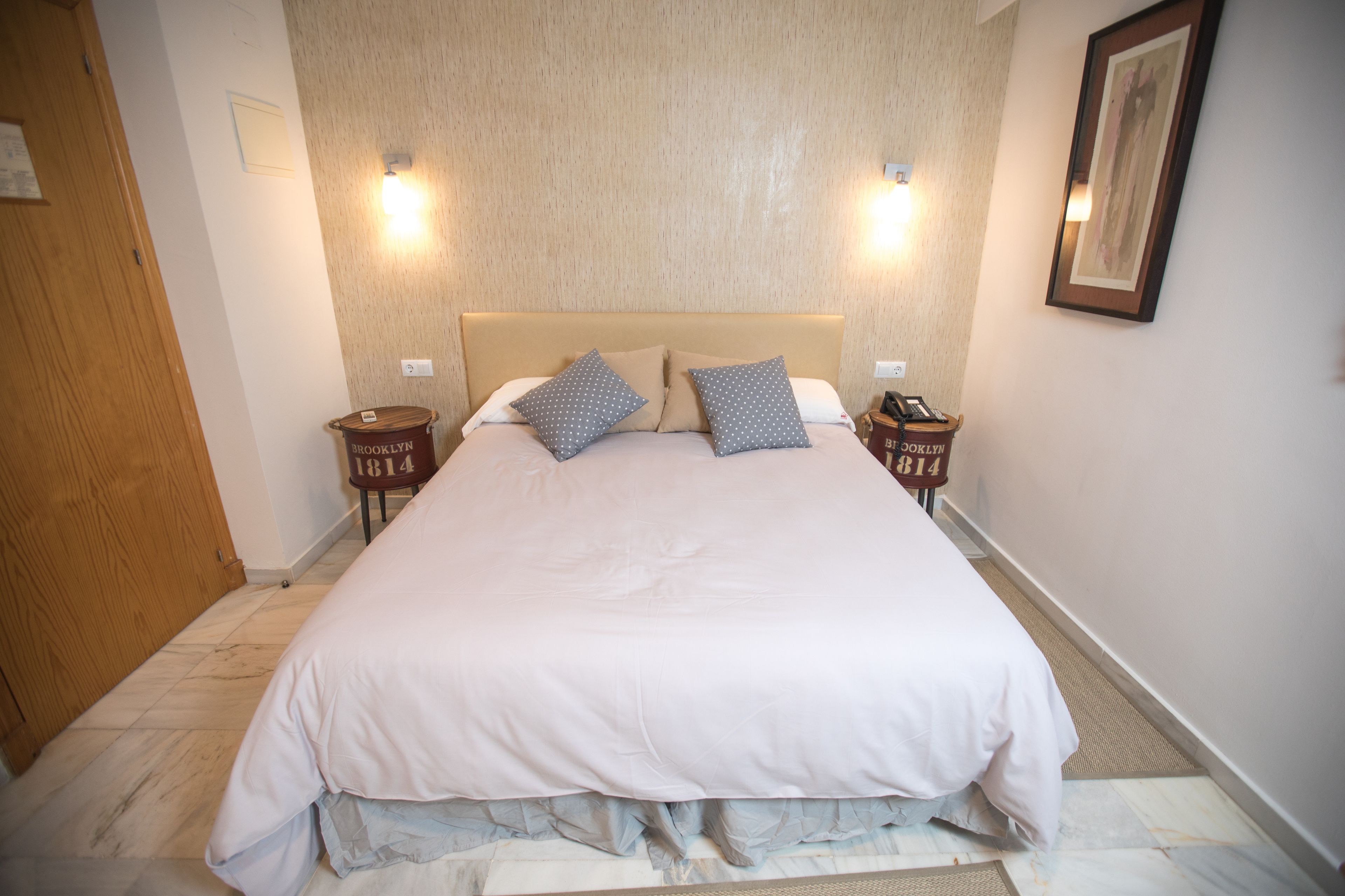 Herbergi með tvíbreiðu rúmi | 20 svefnherbergi, skrifborð, vöggur/ungbarnarúm