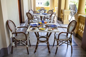 Free daily buffet breakfast