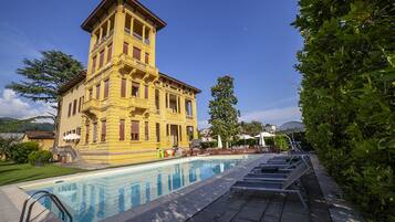 Sæsonbestemt udendørs pool