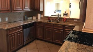 Business Townhome, 3 Bedrooms | Private kitchen | Coffee/tea maker, fridge, oven, stovetop - Entire Premium Spacious Luxury Home (Houston)