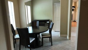 Business Townhome, 3 Bedrooms | Living area | Plasma TV - Entire Premium Spacious Luxury Home (Houston)