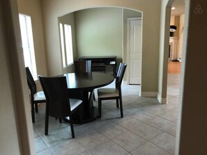 Business Townhome, 3 Bedrooms | Living area