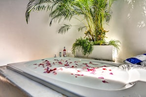 Luxury Studio, 1 King Bed, Hot Tub | Jetted tub - Mi Querido Tulum (Tulum)