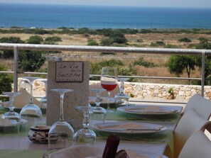 Déjeuner servi sur place, spécialités Cuisine italienne, vue sur la mer