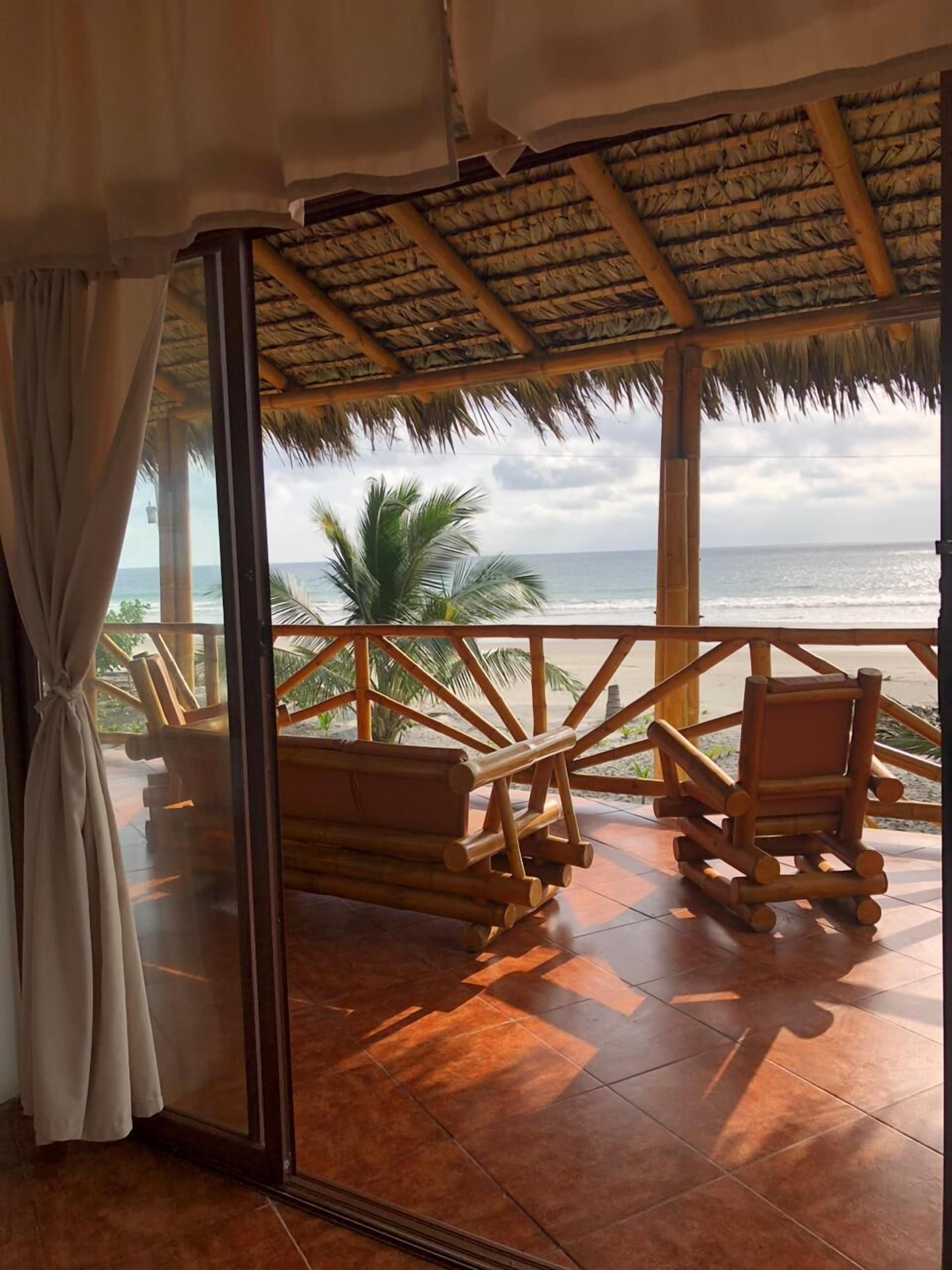 Decoración personalizada, muebles diferentes y escritorio 