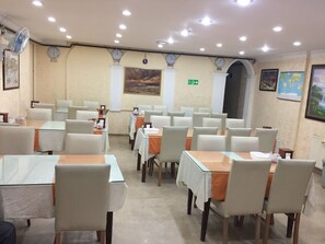 Bao gồm bữa sáng buffet hàng ngày 