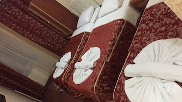 Basic Triple Room | In-room safe, desk, soundproofing, free WiFi