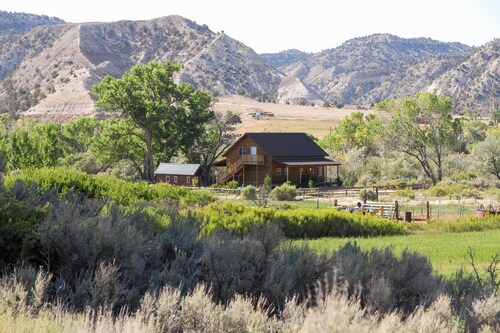 Cozy Henrieville Cabin: 18 Mi to Bryce Canyon NP!