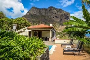 Exterior - Villa Ricardo - A luxury villa with HEATED POOL and magnificent SEA VIEWS! (Porto da Cruz)