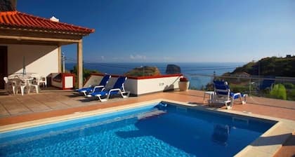 Villa Ricardo - A luxury villa with HEATED POOL and magnificent SEA VIEWS!
