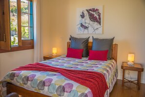 3 bedrooms, in-room safe, desk, iron/ironing board