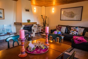 Smart TV, fireplace, DVD player, books - Villa Ricardo - A luxury villa with HEATED POOL and magnificent SEA VIEWS! (Porto da Cruz)