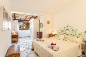 3 chambres, fer et planche à repasser, Wi-Fi, draps fournis