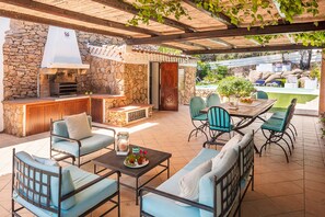 Outdoor dining - Wonderful Ginepro Villa, private pool, panoramic sea view, 700 mt from the beach (San Teodoro)