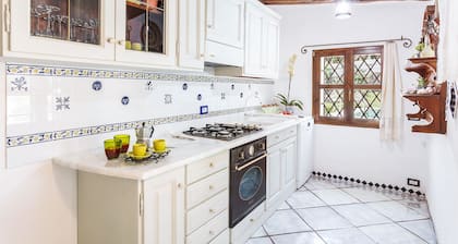 Villa avec jardin privé, proche mer, vues sur S. Teodoro et Porto Cervo
