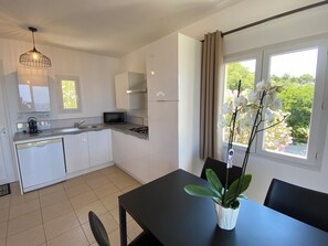 Fridge, microwave, oven, stovetop - NEW APARTMENT WITH BREATHTAKING VIEW OF SAINT FLORENT BAY - PROMO OCT- NOVEMBER (Saint-Florent)