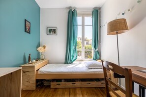 6 bedrooms, WiFi, bed sheets