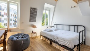6 bedrooms, WiFi, bed sheets - Family Home in Issy-les-Moulineaux, by Veeve (Paris)