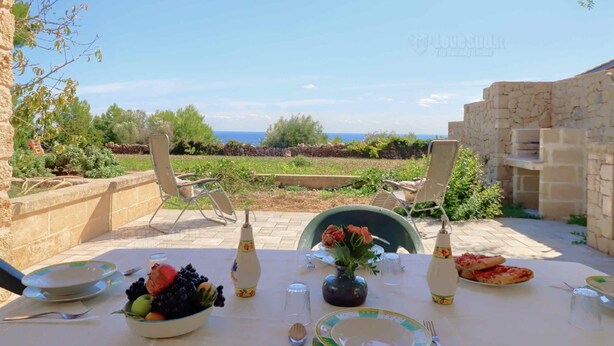 Outdoor dining - Il Cedro San Gregorio by LoveSud (Marina San Gregorio)
