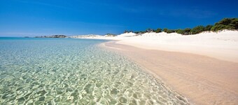 Refined independent villa for design lovers in the beautiful Chia bay