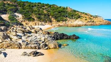 Beach nearby, sun-loungers, beach towels