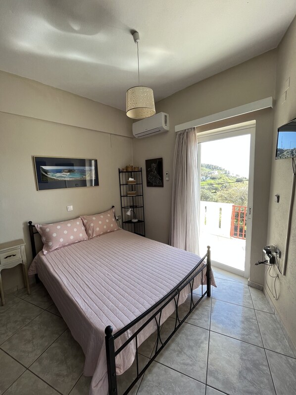 2 bedrooms, desk, soundproofing, iron/ironing board